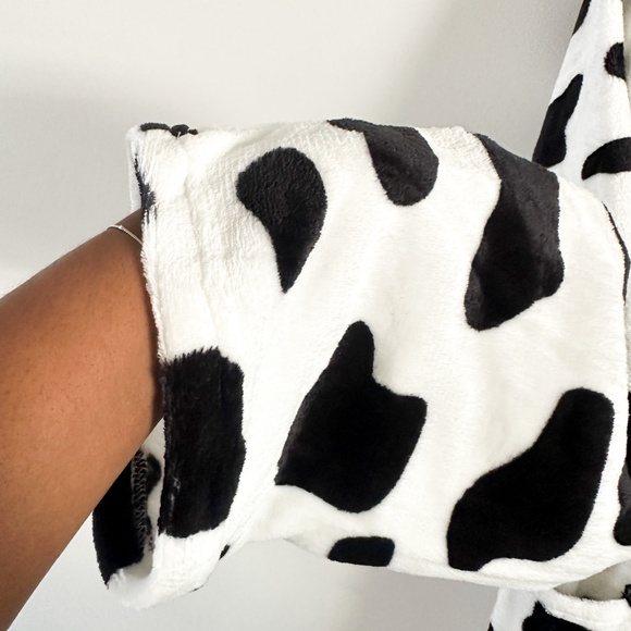 NWT - Women's Cow Print Bath Robe | Plus Size Women's Long Sleeved Bath Robe - Picture 5 of 8